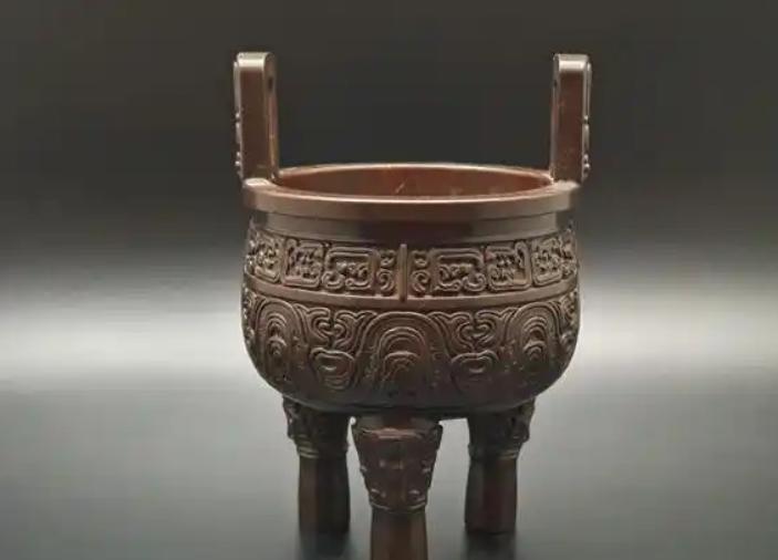 松雀鹰：一种小型猛禽，雏鸟在饥饿时会发出哭叫声