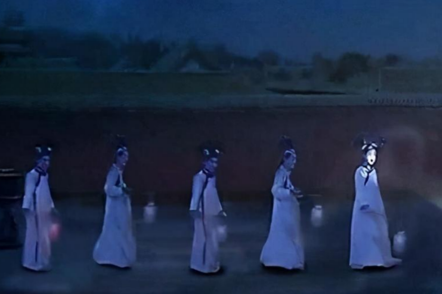 故宫“阴兵借道”的经典目击事件：1992年雷雨夜的宫女魅影