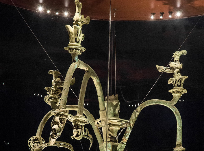 穿越千年的三星堆青铜神树究竟藏着多少秘密？