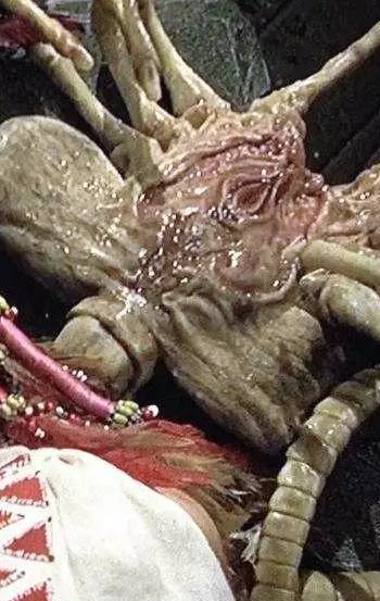 异形残忍血腥的抱脸虫，恶心寄生过程？重口味慎入