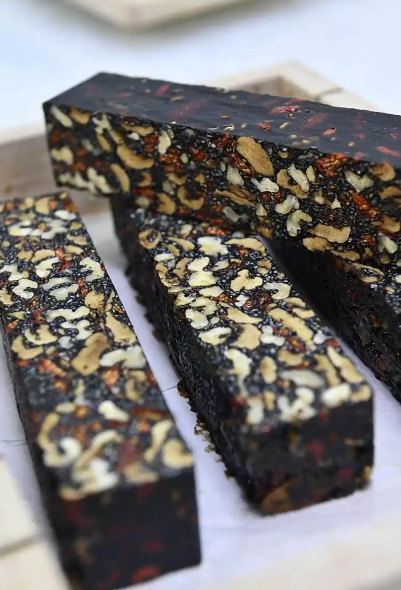 为什么吃了阿胶月经反倒不来了？每天一片阿胶糕会不会影响来月经？