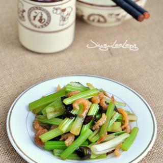 芹菜降压无敌手 控制血压食物有高招