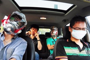 如何消除车内异味小妙招：夏天车内异味更难以忍受1