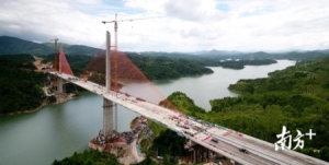 河惠莞桥头段 河惠莞高速枫树坝特大桥北岸边跨成功合龙1