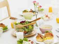 中年男人保健早餐好晚餐巧