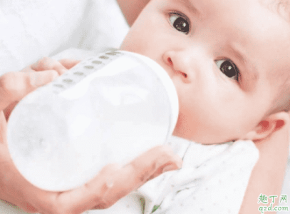 婴儿喝奶经常呛到要不要紧 宝宝呛奶鼻塞了怎么办1