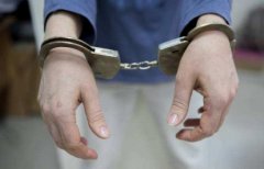 大案纪实：女子家中上吊双腿跪地嘴里含沙疑