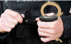 高速公路桥抛尸案纪实：铁皮箱里的女尸裆部