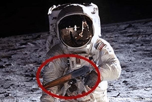  宇航员为什么要携带一只手枪 用来自保(比较危险)
