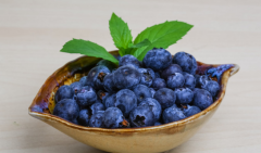 蓝莓里面有籽是正常的吗