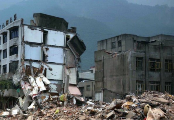 实拍512汶川大地震灾难发生时的瞬间 山崩地裂