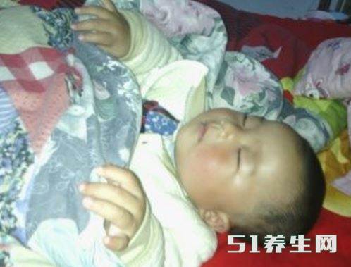 8个月宝宝从床上掉下来死亡 宝妈知道原因后 怒扇婆婆耳光